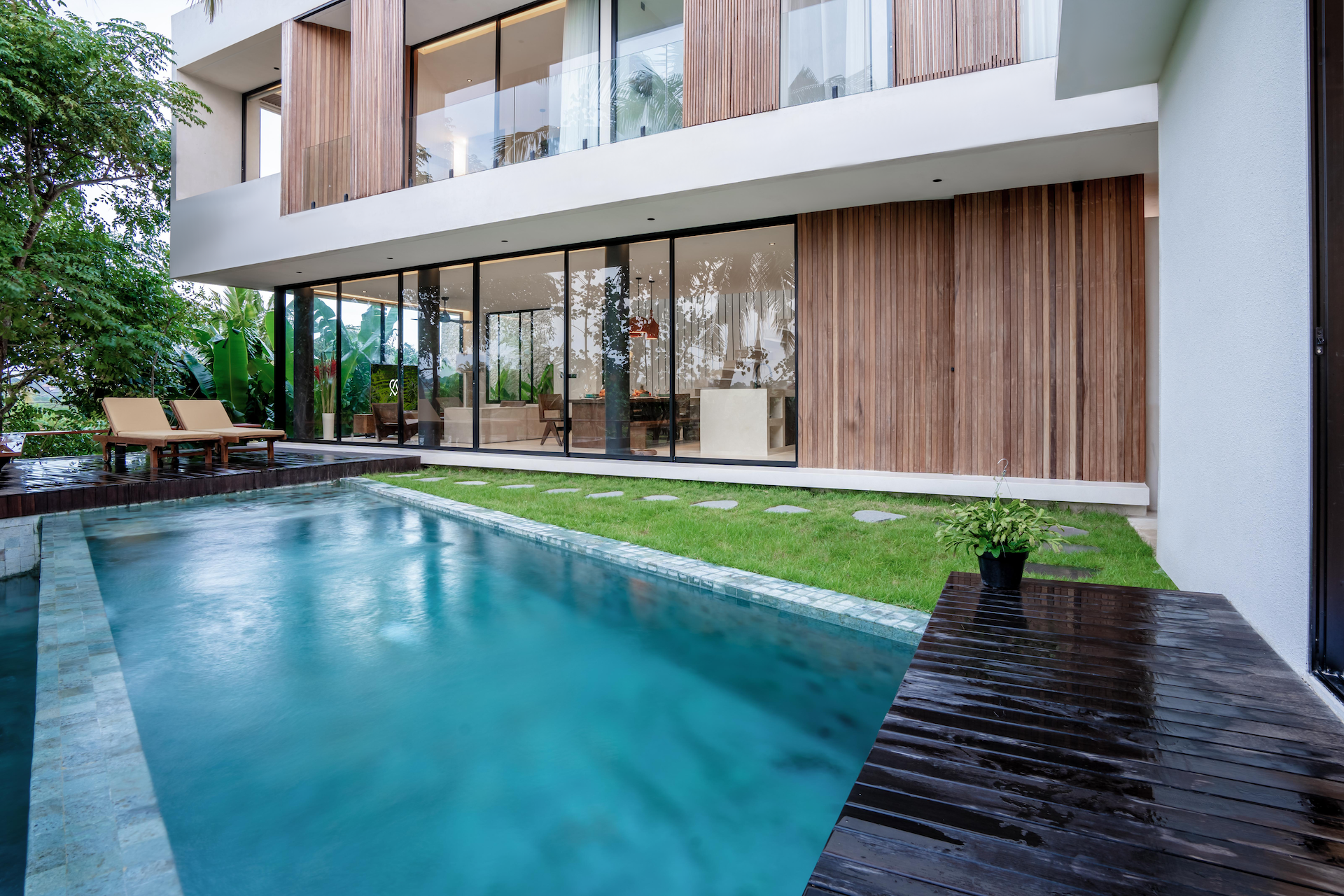 Outdoor lounge and swimming pool at Villa Amore luxury villa in Bereban Bali